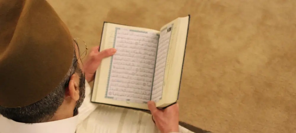 You are currently viewing Tips Berhenti Bacaan Quran Pada Ayat Yang Panjang
