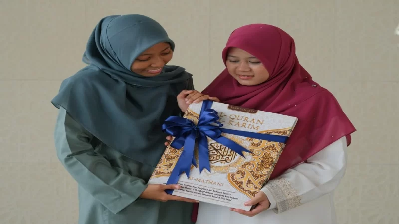 Ibu menangis, anak pulang bawakan hadiah istimewa